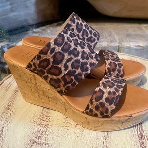 Italian shoemakers sandals-leopard print -made in Italy size 6. Great condition